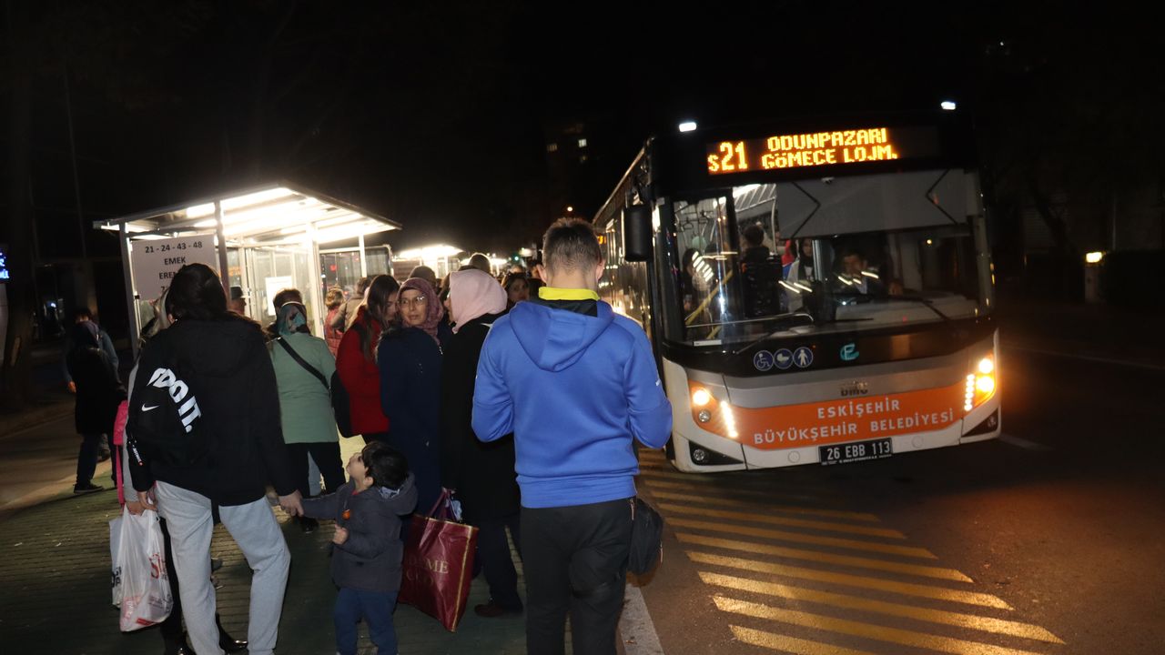 Eskişehir'de tam iki saat geç kalan otobüs isyan ettirdi!