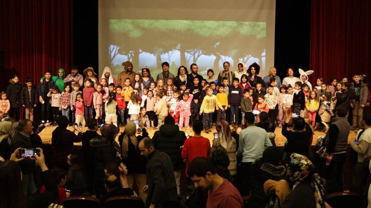Prenses Eftalya isimli müzikli çocuk oyunu, Hezar Dinari Kültür Merkezi’nde sahnelendi