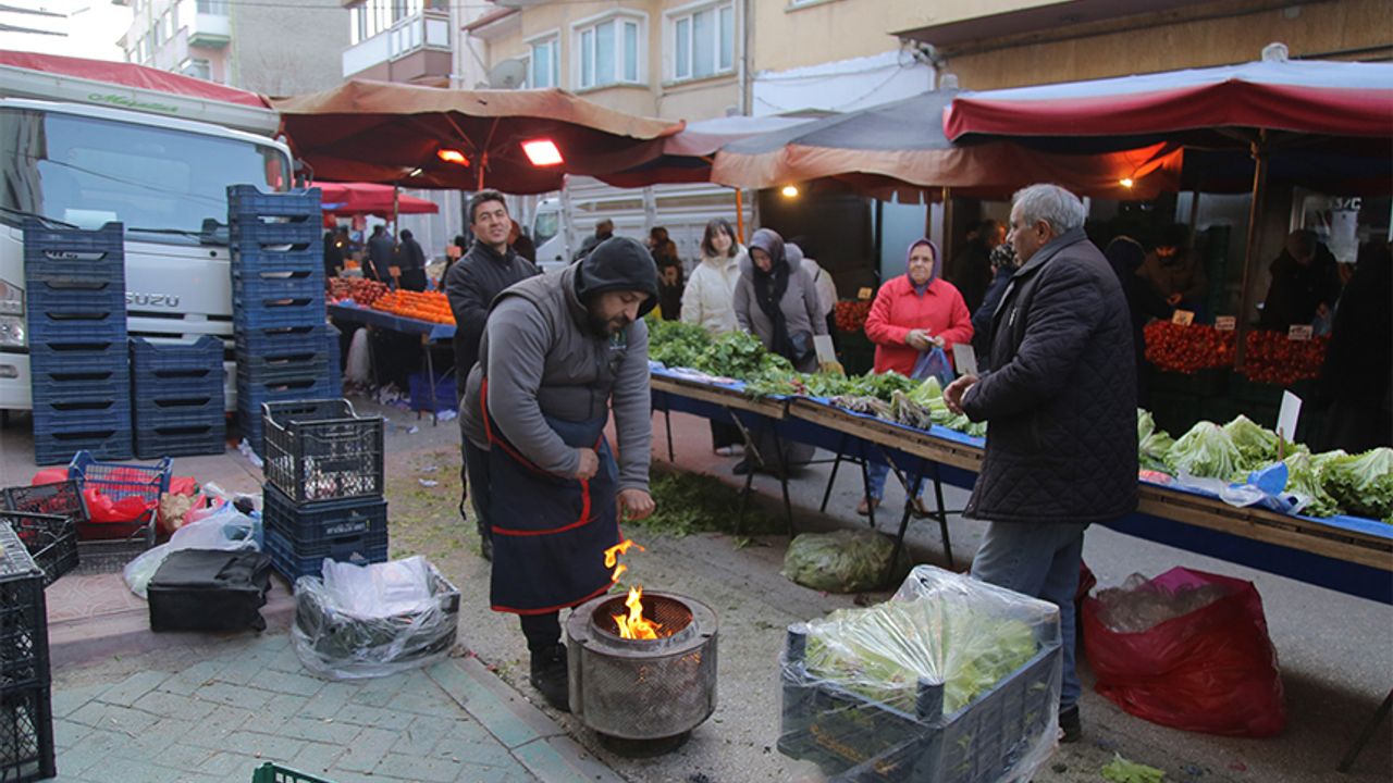 Eskişehir'de pazar esnafının soğuğa çözümü...