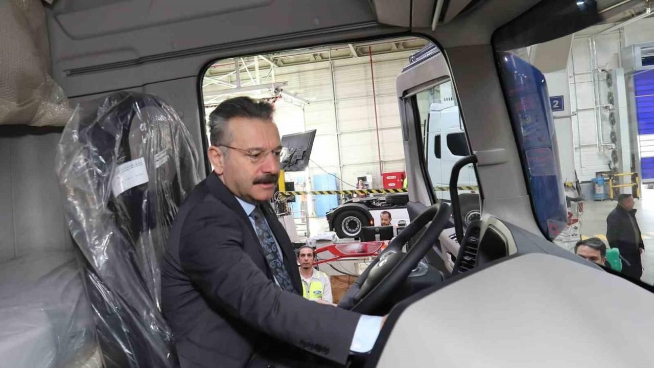 Eskişehir Valisi Aksoy Ford F-Max model kamyonu test etti