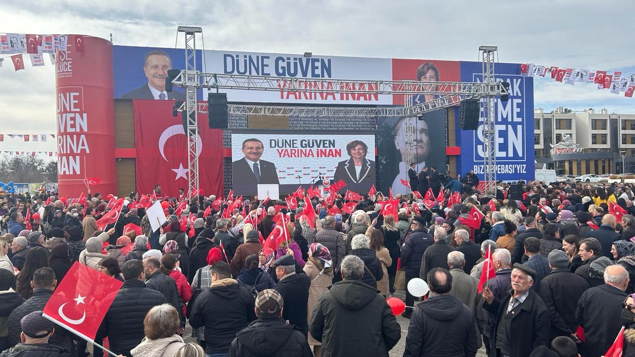 Eskişehir'de büyük buluşma: CHP seçim ofisini açtı!