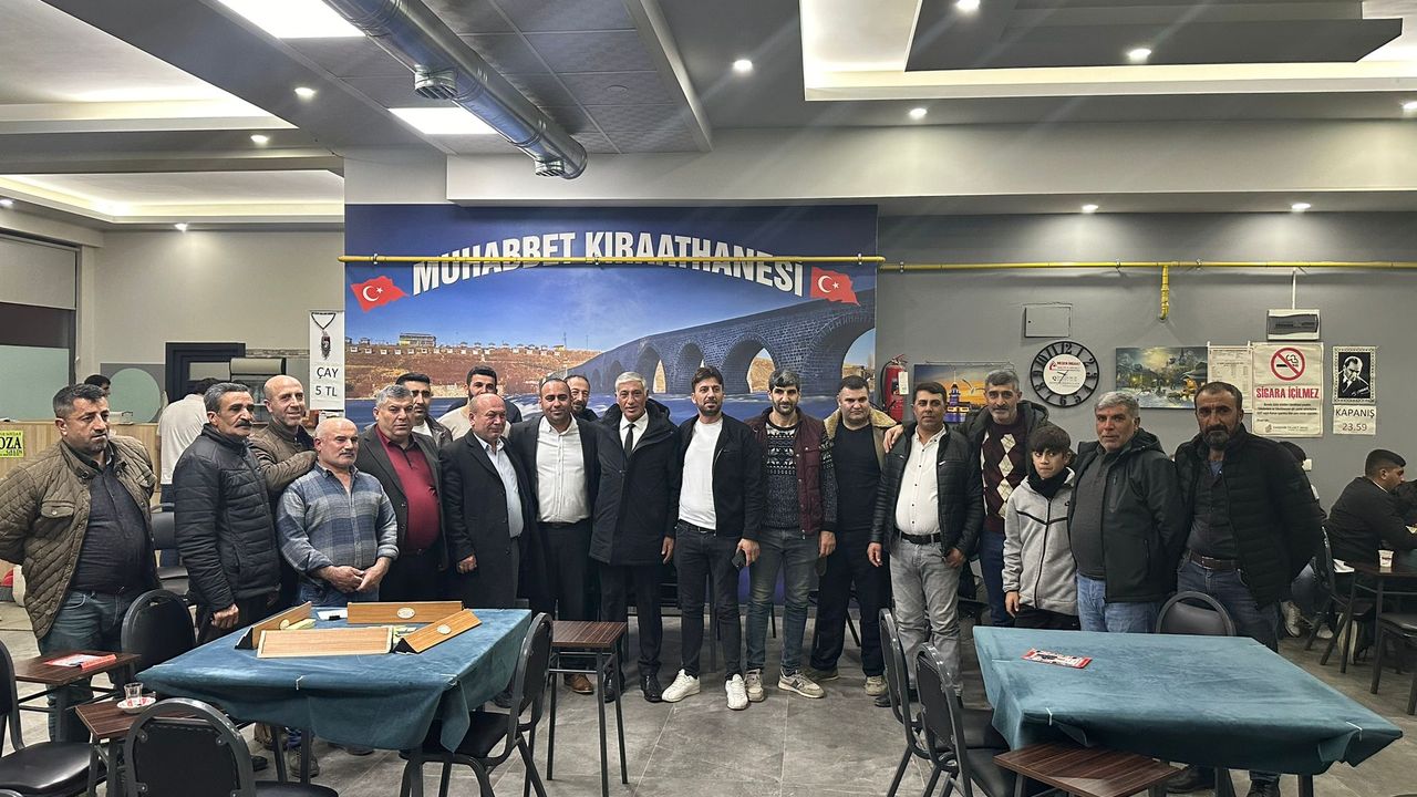 Eskişehir'in bağımsız büyükşehir adayı kahvehaneleri gezdi
