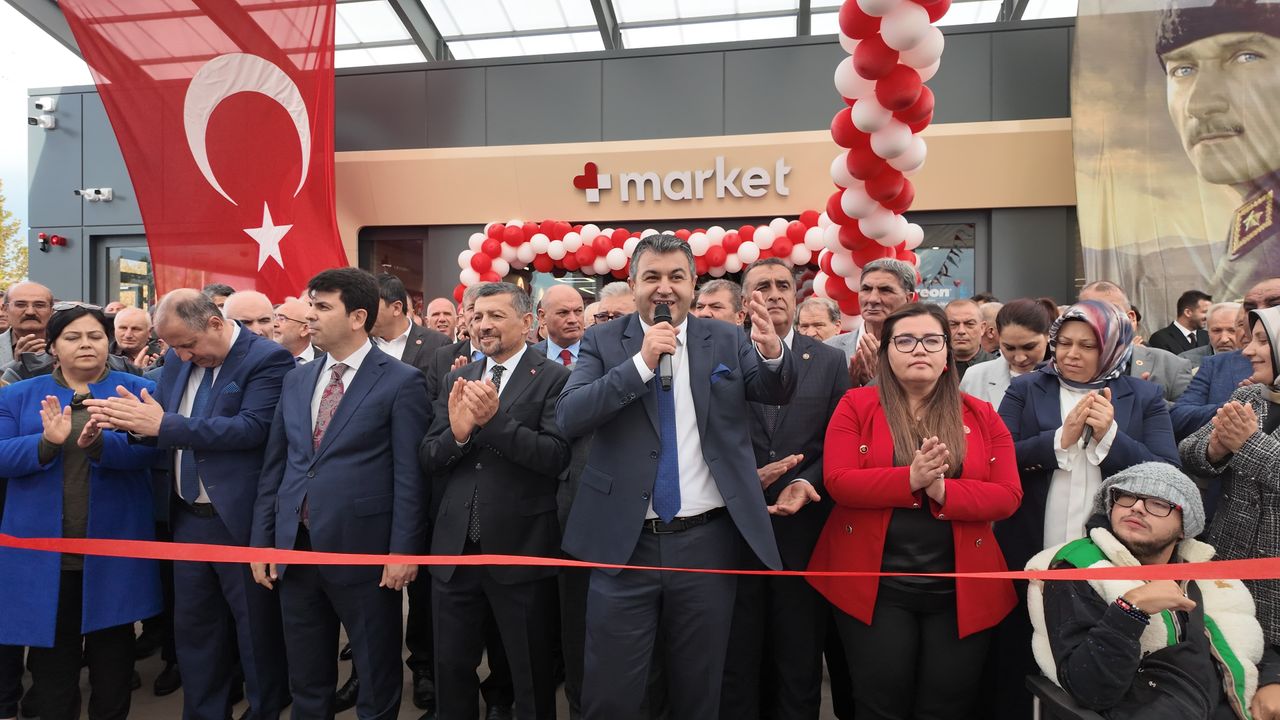 Akaryakıt İstasyonu yoğun katılımla hizmete açıldı