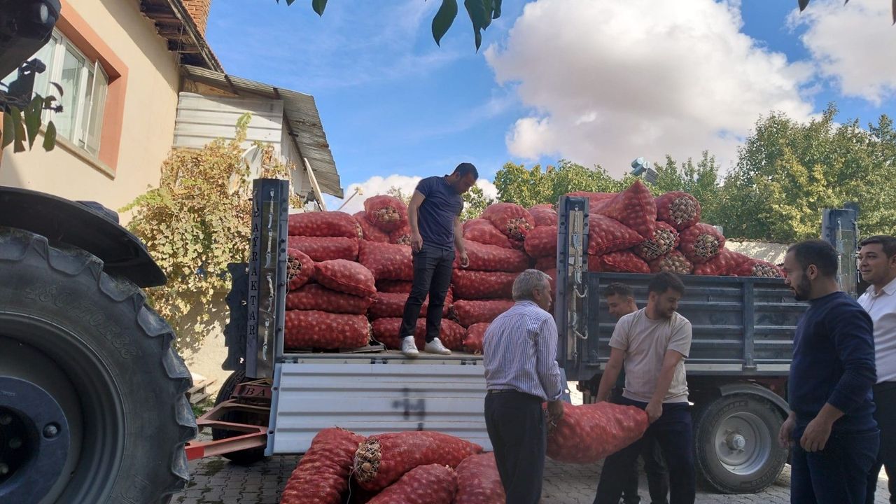 Sivrihisarlı çiftçilerden ihtiyaç sahiplerine destek