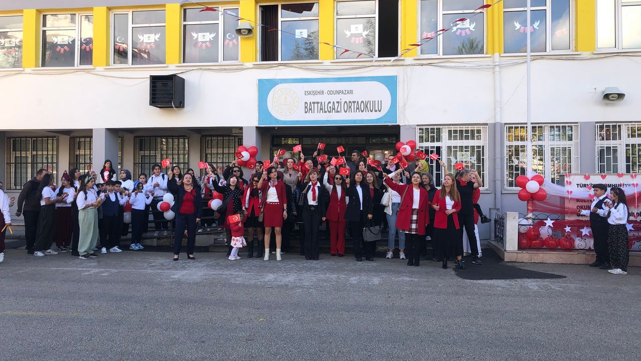 Eskişehir'de öğretmenlerden Cumhuriyet Bayramı konseri