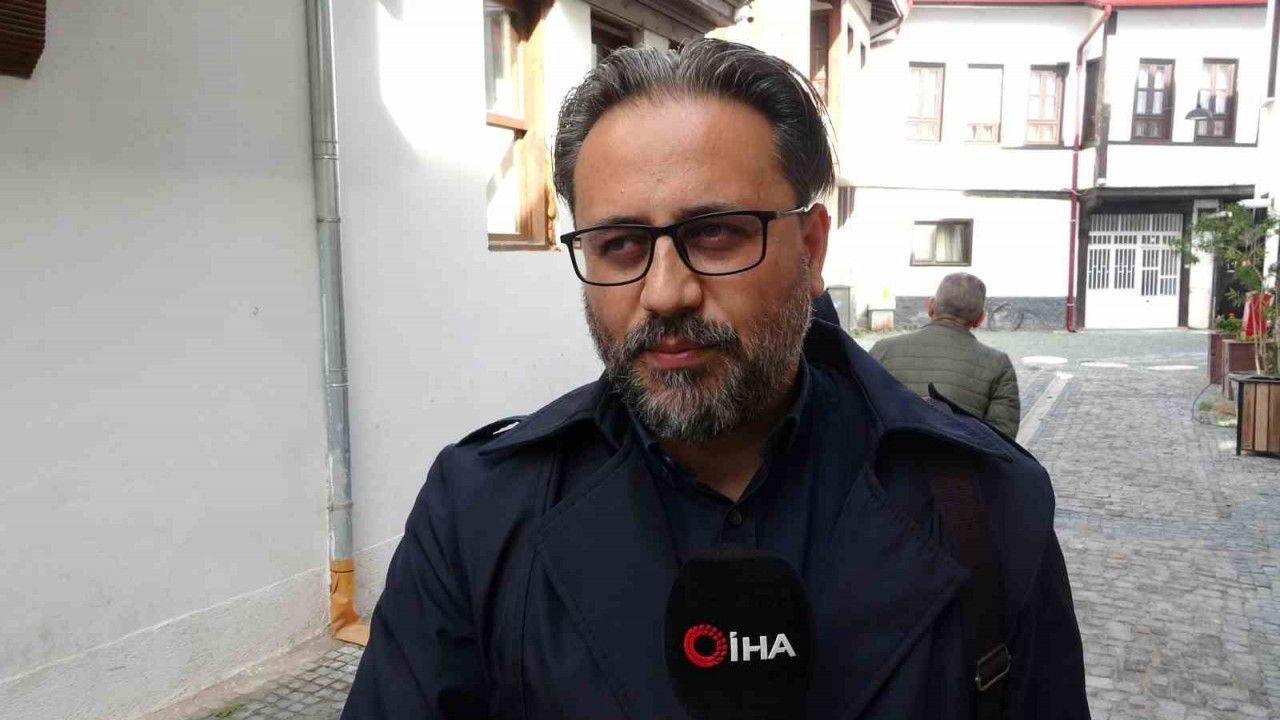 Doç. Dr. Abdullah Erdem Taş: "Modern hayat insanları yalnızlaştırıyor"