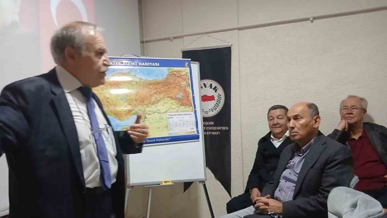 Prof. Dr. Özden’den ’29 Ekim 1923 Cumhuriyet’e giden yol’ konulu konferans