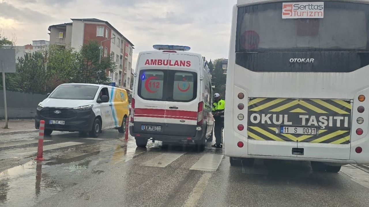 Bilecik'te trafik kazası: Motosiklet kamyonete çarptı, 1 yaralı