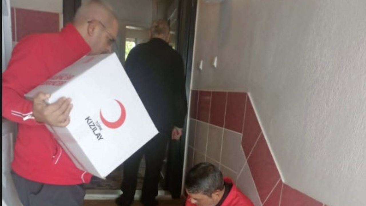 Kızılay kış öncesi yüzleri güldürdü