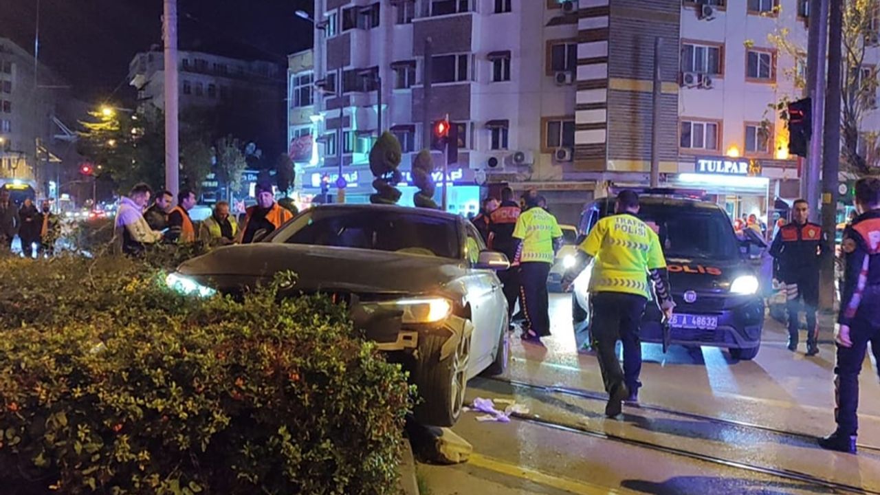 Eskişehir'de kovalamaca: Polisten kaçtı, ortalığı birbirine kattı