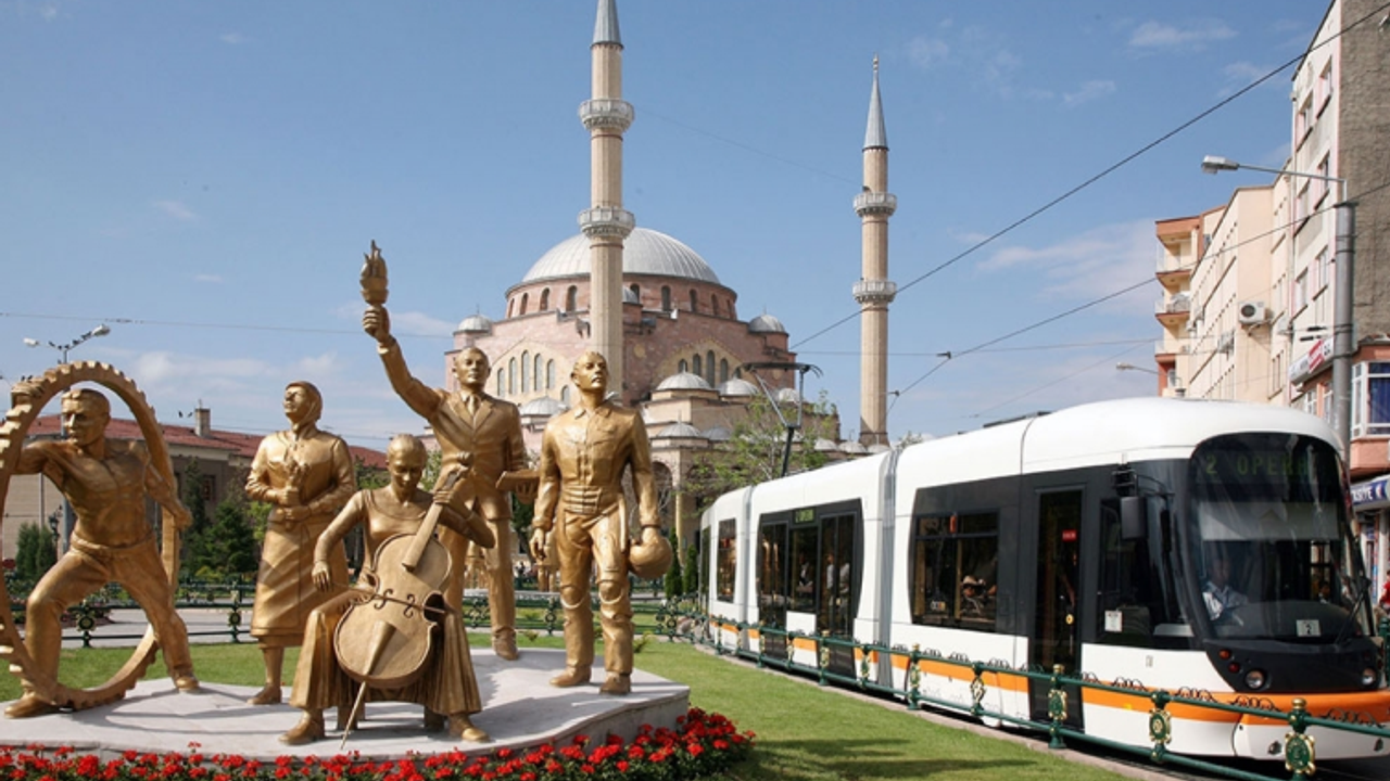 Eskişehir'de gece tramvay seferlerine geçici ara!