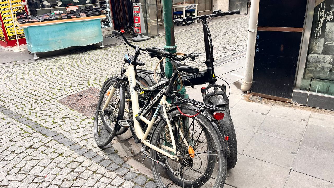 Eskişehir'de bisiklet parkı sorunu bitmiyor!