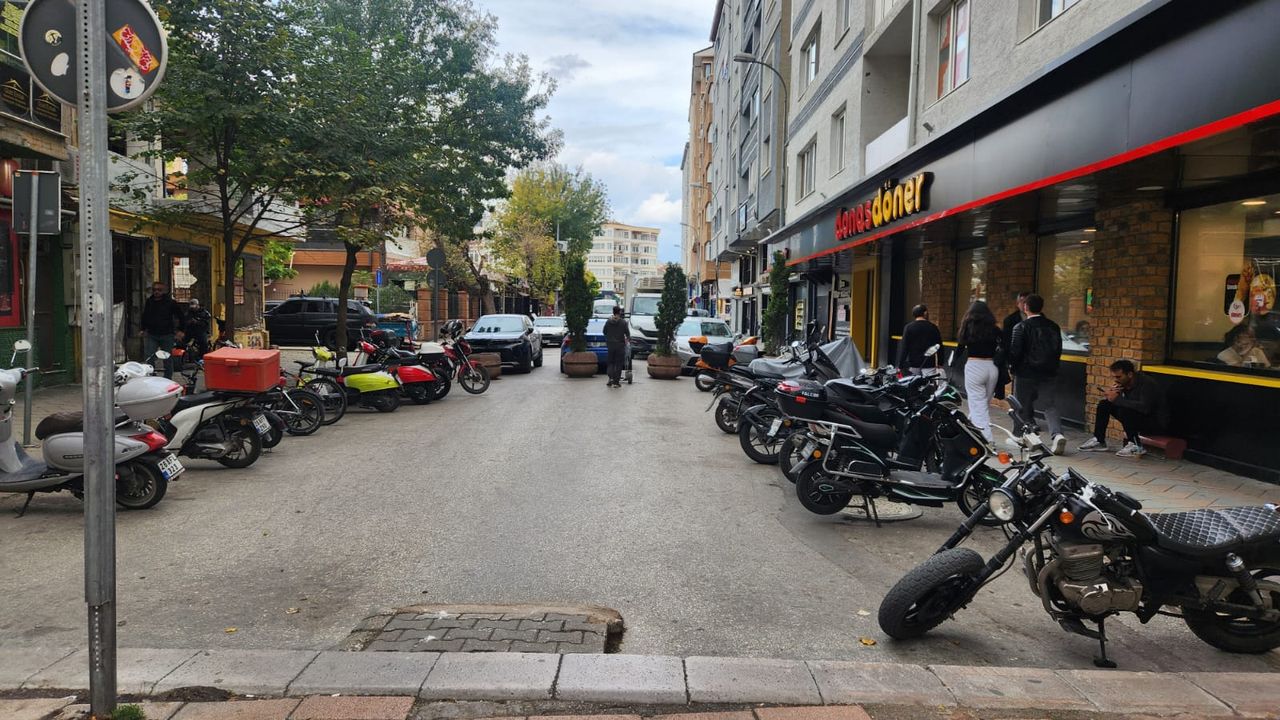 Eskişehir’de motosiklet parkı görüntü kirliliği yaratıyor