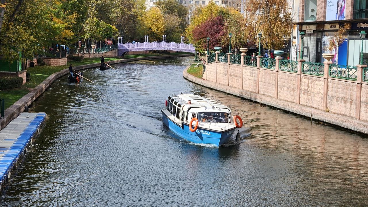 Eskişehir’de Porsuk Çayı bot seferleri yoğun ilgi görüyor!