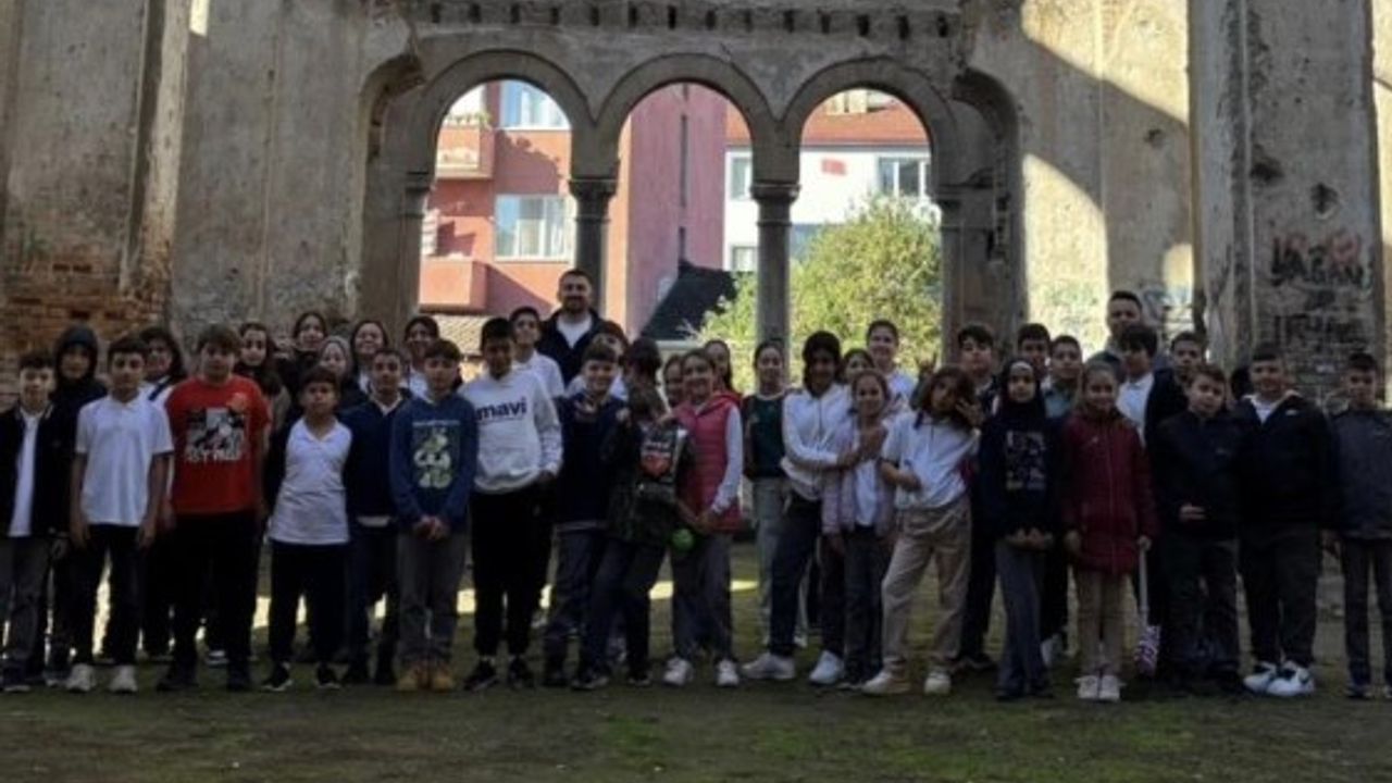 Bilecik'te öğrenciler tarihi ve kültürel mekanları gezdi