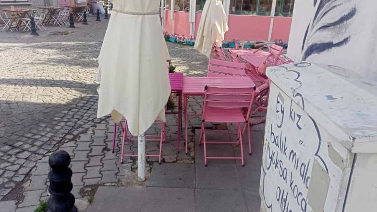 Taşbaşı’nda kaldırım işgali tartışma yarattı