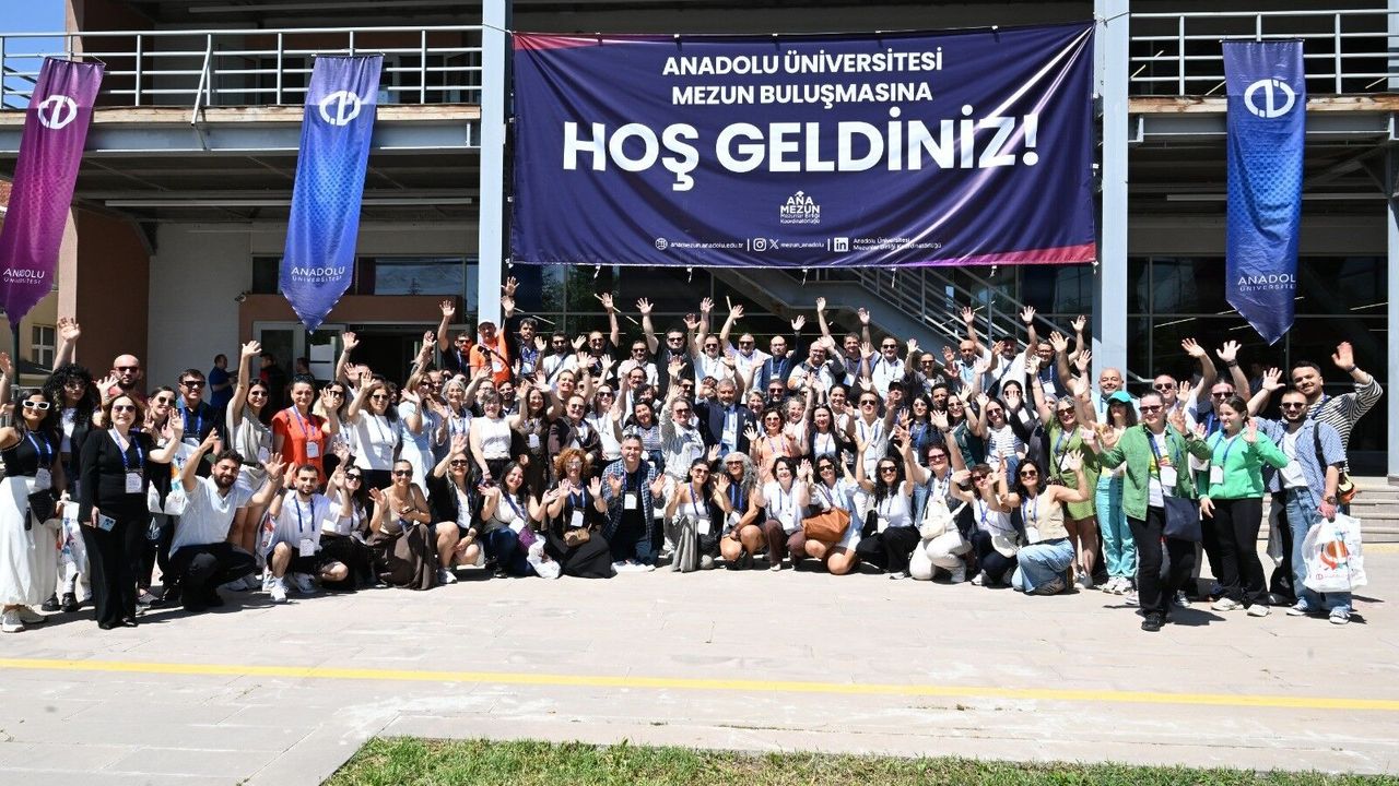 Anadolu Üniversitesi mezunlarından anlamlı buluşma