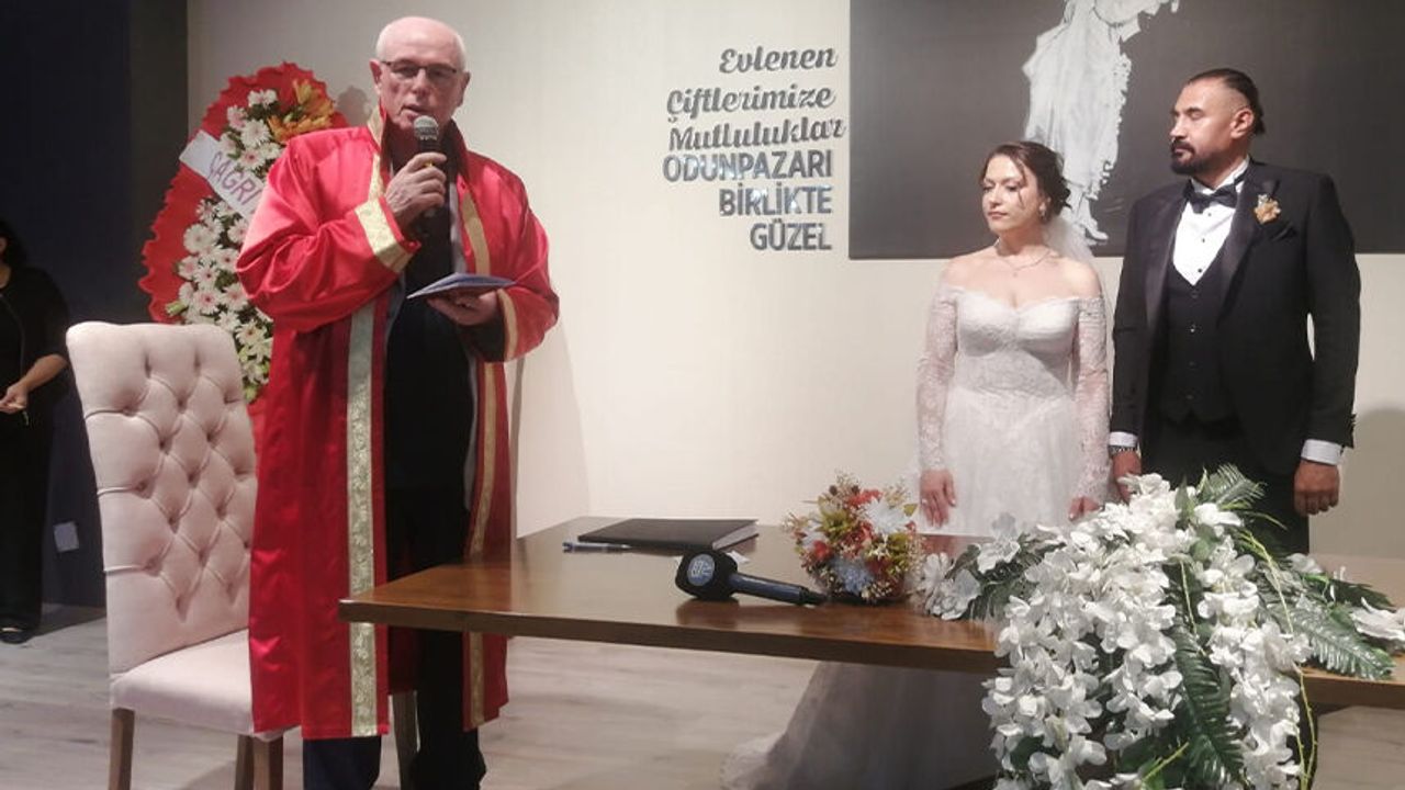 Eskişehir’de nikâh yoğunluğu: Özel tarih 71 çifti bir araya 