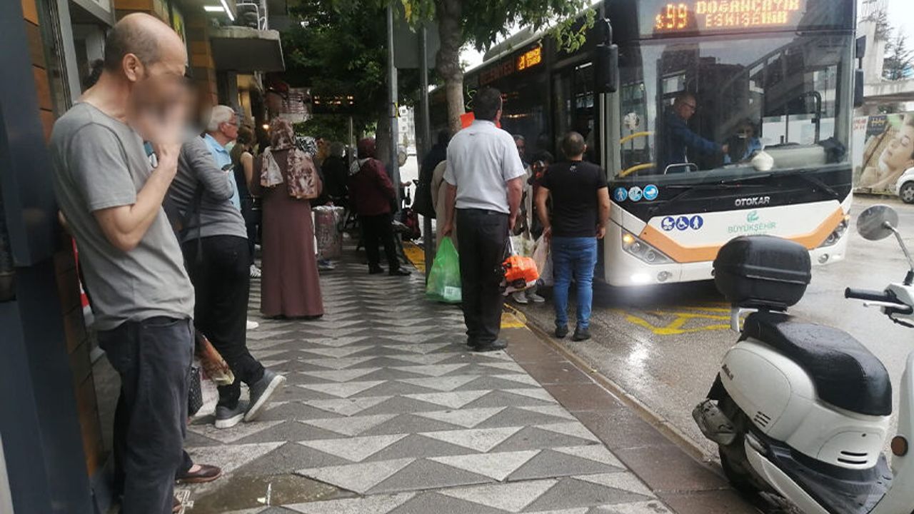 Eskişehir'de yağmur etkili oldu: Vatandaş yine çile çekti