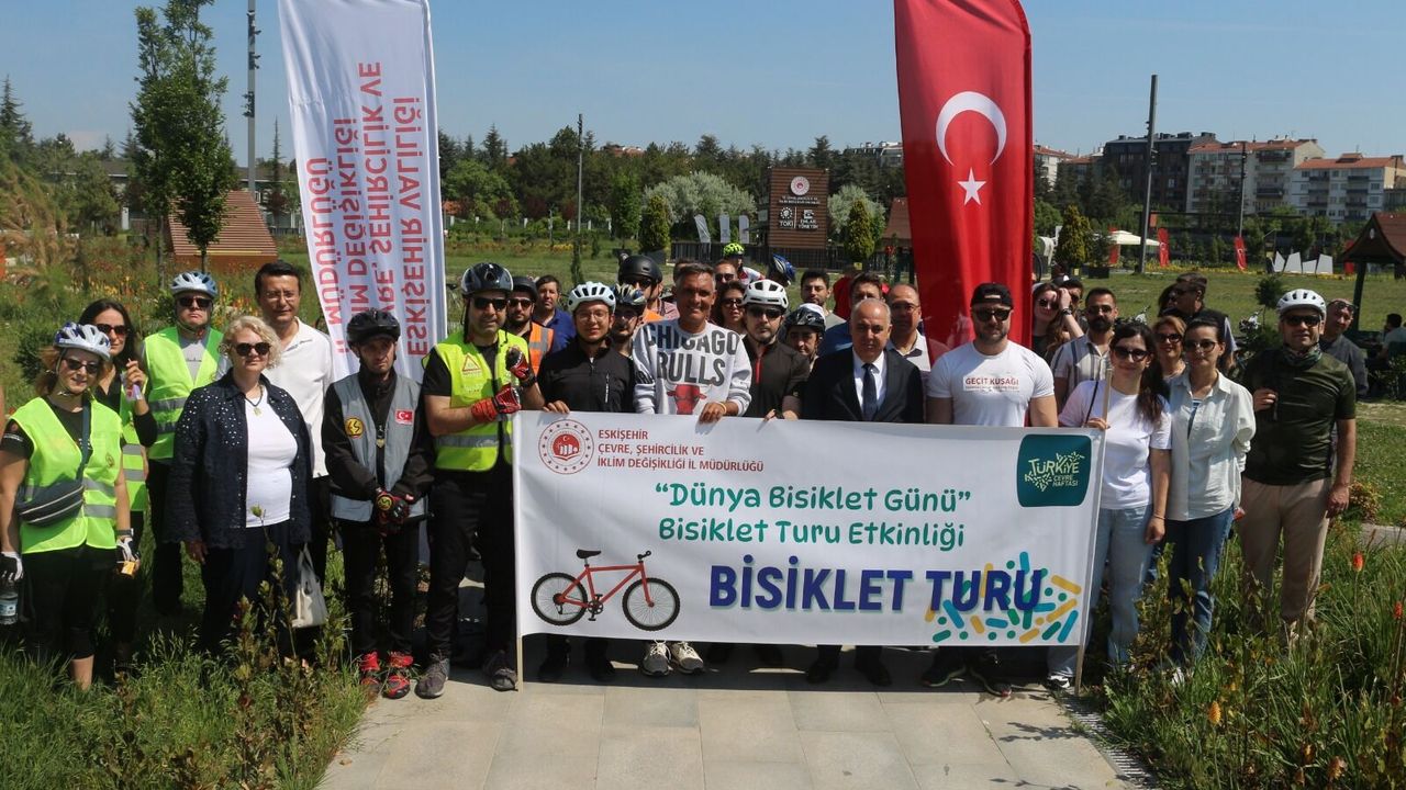 Dünya Bisiklet Günü Eskişehir’de pedal çevirerek kutlandı
