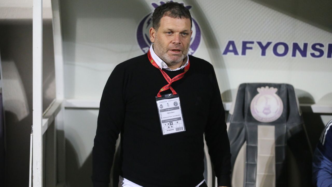 Hakan hoca beklemeye çekildi