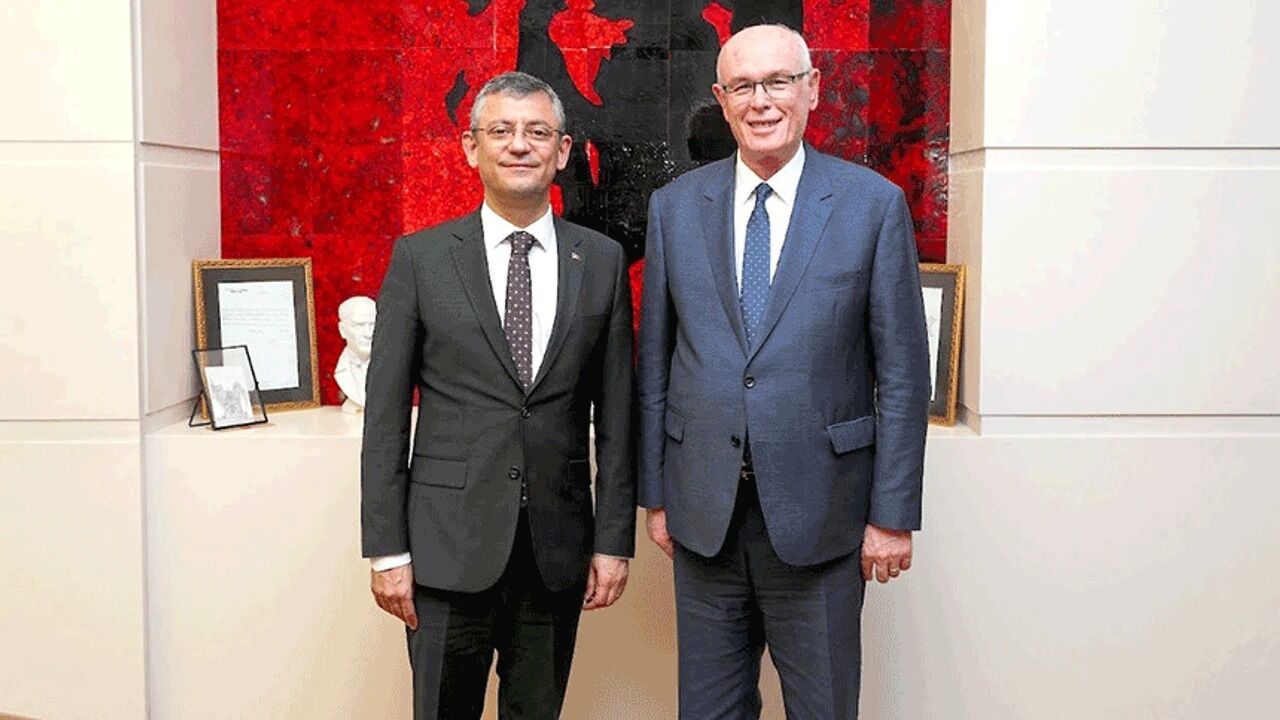 Başkan Kurt: Seçilmiş mecliste, atanmış partide!
