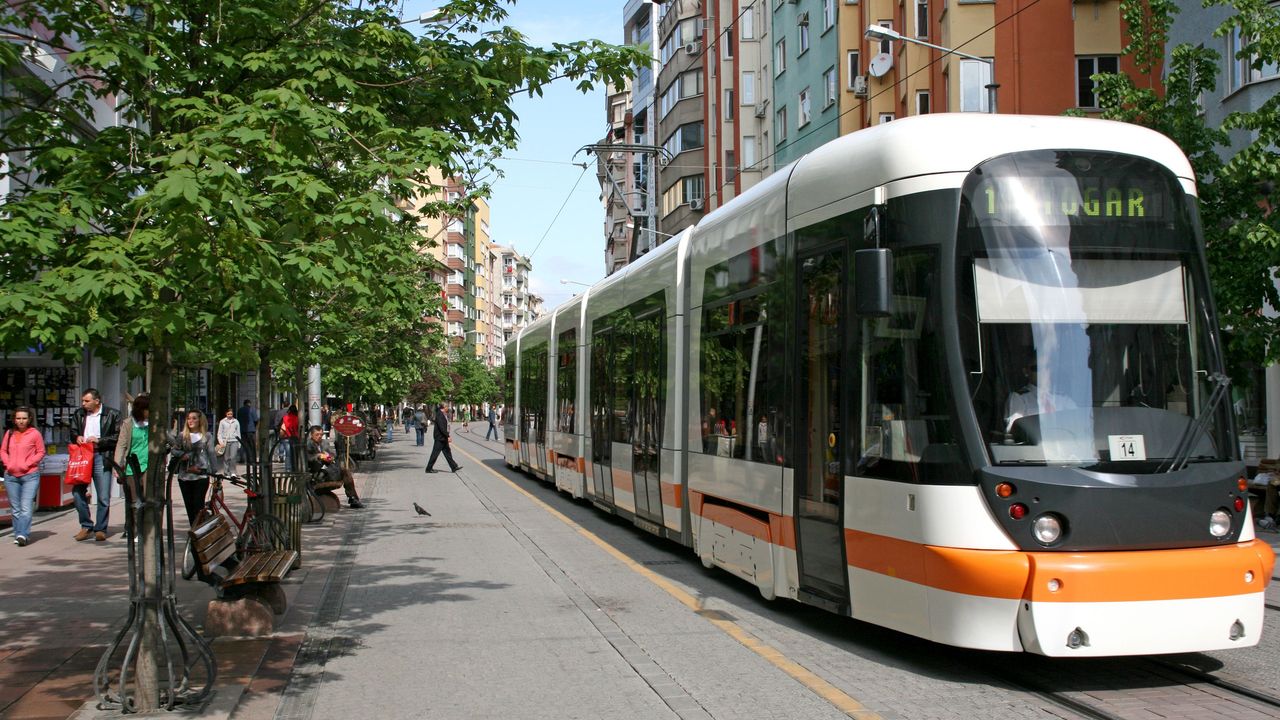 Eskişehir Türk Ocağı'ndan 114 öğrenciye ESKART desteği