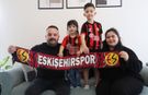 Eskişehir'de minik taraftar Eskişehirspor için kumbarasını bağışladı!