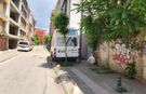 Kaldırıma park eden araçlar yayaları zorluyor