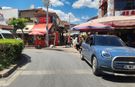 Yol kenarına park edilen araçlar trafiği zorluyor