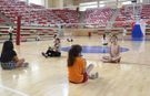 Voleybolu temelden öğreniyorlar