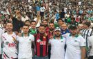 Eskişehirsporlu taraftarlar Bursaspor tribünlerinde