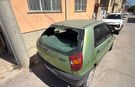Eskişehir'de elektrik direğinden koptu, camını tuzla buz etti!