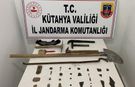Kütahya’da jandarmadan tarihi eser operasyonu! 28 obje ve 4 sikke ele geçirildi