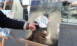 Eskişehir sokaklarında 6 Şubat’ı anlatan resim sergisi