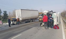 Böyle kaza görülmedi: Eskişehir'de tırın kabini koptu!