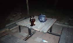 Eskişehir'de bir vatandaş hem içiyor hem kirletiyor
