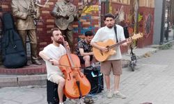 Eskişehir'de havalar ısındı: Sokak müzisyenleri yerini aldı