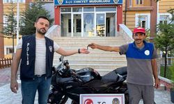 Eskişehir'de polis çalıntı motosikleti bulup sahibine teslim etti