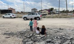 Eskişehir'deki mahallede çocuklar toz bulutları arasında oynuyor!