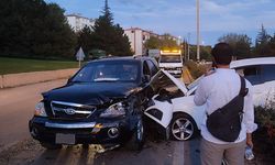 Eskişehir'de feci kaza: Karşı şeritten gelen araca çarptı!