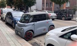 Eskişehir'de akülü aracın yan park etmesi ilgi çekti!