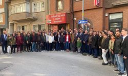 Eskişehir'de CHP'ye katılan 100 yeni üyenin rozetleri takıldı