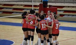 DSİ’nin voleybolcuları alkış topluyor