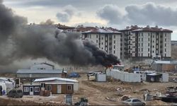 Eskişehir TOKİ şantiyesinde yangın: Dumanlar gökyüzünü kapladı!