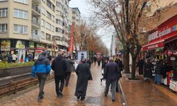 Yağmura rağmen Eskişehir'in merkezinde yoğunluk bitmedi