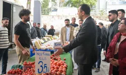 İzmir'de Başkan Eşki’den pazaryeri ziyareti