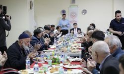 Kütahya protokolü huzurevi sakinleriyle iftarda buluştu