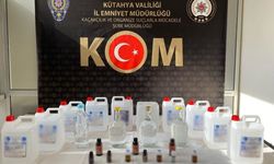 Kütahya’da kargodan 10 litre, iki evden 55 litre etil alkol ele geçirildi