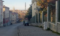 Kaldırıma park eden araçlar tepki çekti